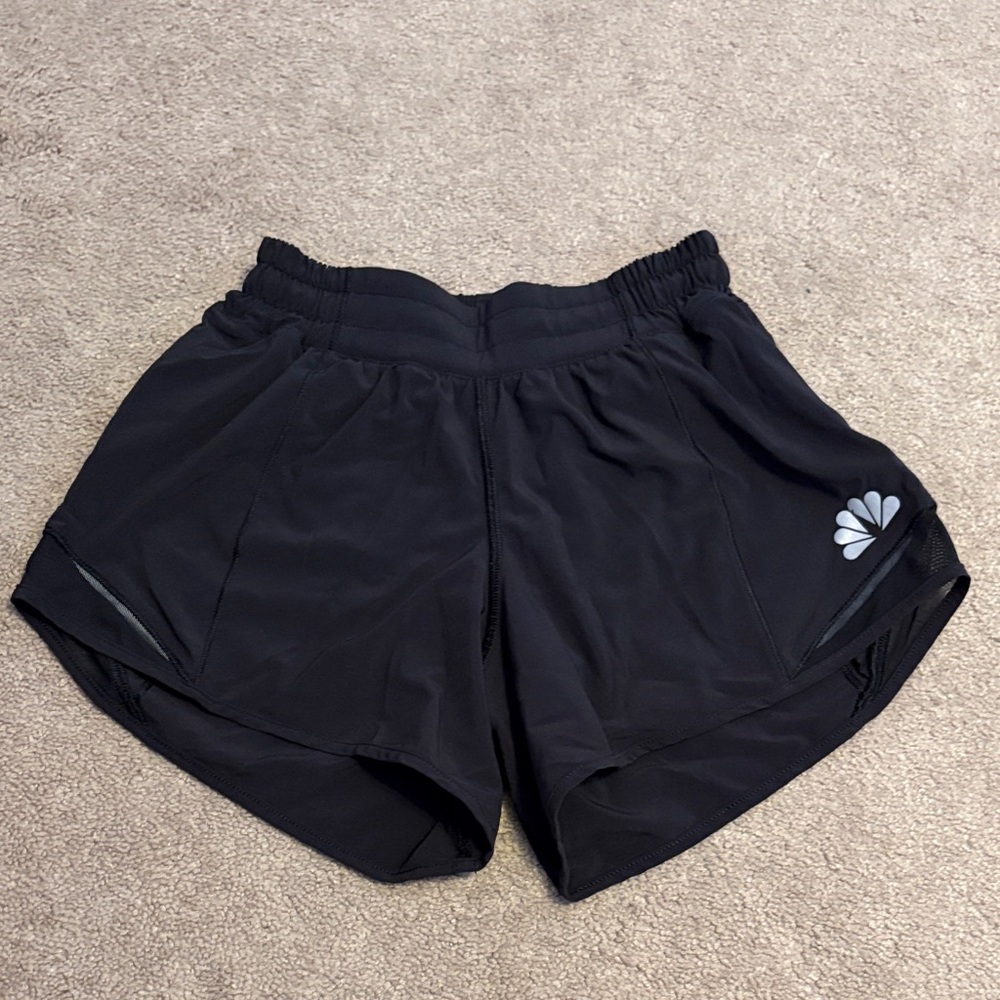 women’s lululemon NBC hotty hots black (size 2) gently worn, no pilling